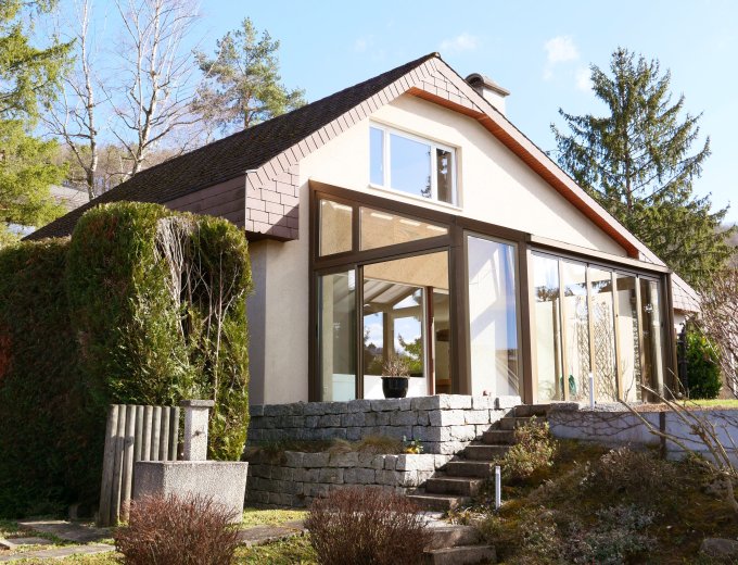 Gepflegtes freistehendes Einfamilienhaus mit grosszügiger Gartenanlage an erhöhter Wohnlage ...