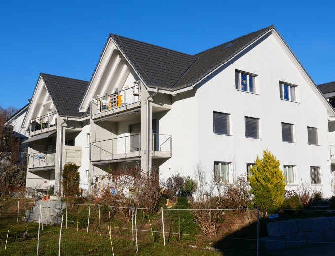 Neuere, sehr gepflegte 3.5-Zi'Dachwohnung mit grossem Estrich-/Atelierraum ...