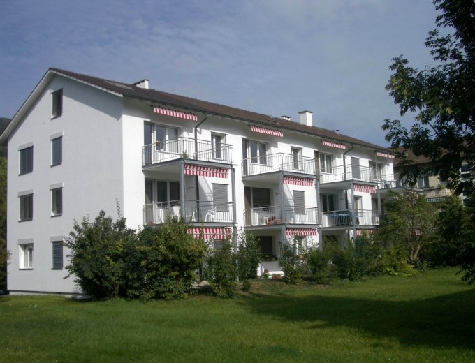 Erstbezug -> Sorgfältig modernisierte 2 1/2-Gartenwohnung mit gedecktem Sitzplatz
