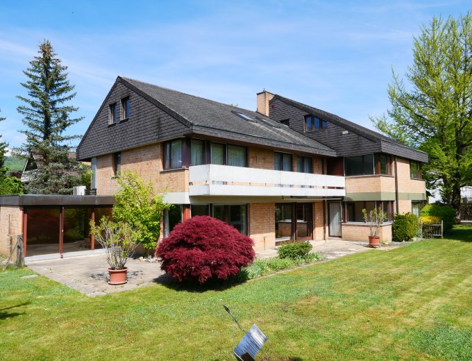 Architektonisch stilvolles und sehr grosszügiges Einfamilienhaus oder 2-Generationenhaus ...