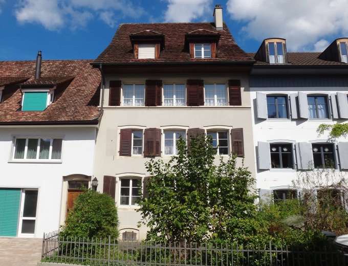 Originelles Büro/Atelier mit herrlichem Ausblick in attraktivem 2-Familienhaus im Dorfzentrum ...