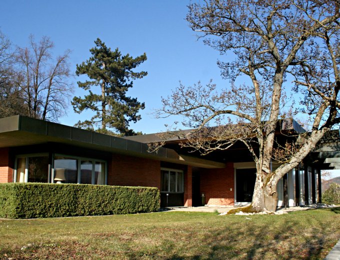Architektonisch gediegene Villa mit grossem Umschwung an bester Wohn- und Aussichtslage