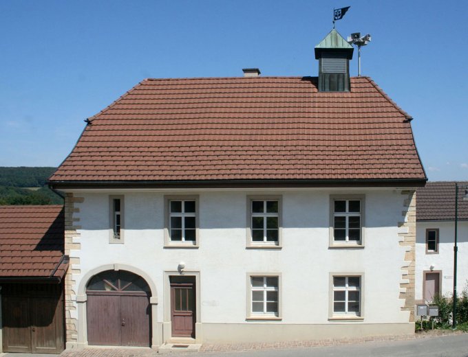 Einzigartiges Wohnen / Arbeiten im ehem. Schulhaus