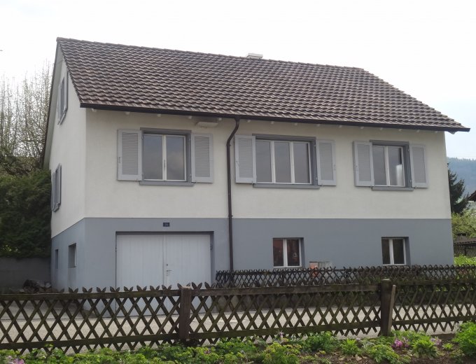 Freistehendes, renovationsbedürftiges Einfamilienhaus 