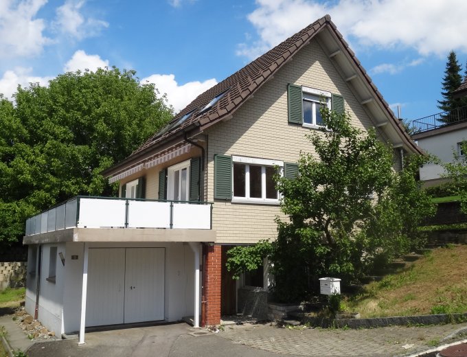 Freistehendes Einfamilienhaus mit Wohnterrasse und Gartenhalle an erhöhter Aussichtslage ...