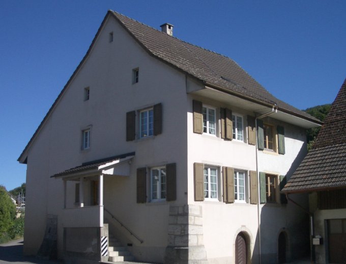 Vielseitig nutzbares Wohnhaus mit Schopfanbau und Umschwung …