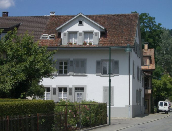 Stilvoll renovierte 3.5-Zimmer Dachwohnung im Dorfzentrum ...