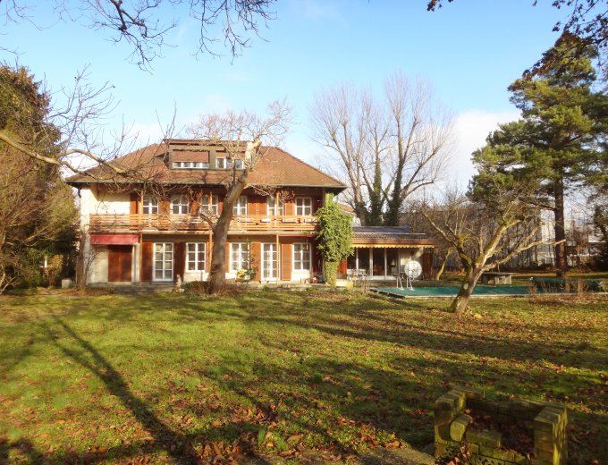 2'000 m2 in Bauzone WG3 mit herrschaftlichem Wohnhaus mit Büro-/Praxisanbau am Rande des Dorfzentrums ...