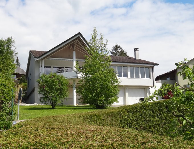Freistehendes Einfamilienhaus mit Büro/Atelier an herrlicher Aussichtslage ...