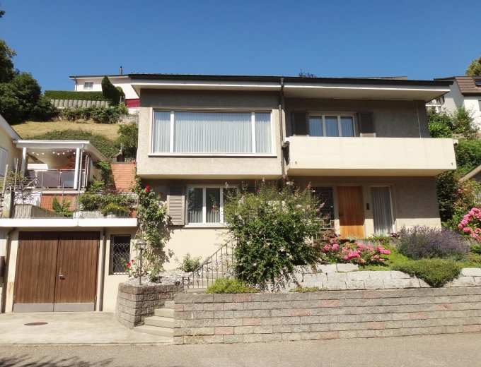 Freistehendes Einfamilienhaus mit Garage an zentraler Wohnlage ...